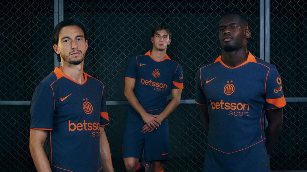 Salernitana, Presentate Le Divise Ufficiali 2022/23