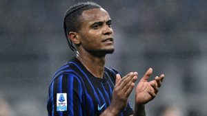 Akanji verso il tricolore: «Dobbiamo tenere il piede sull’acceleratore, le aspettative su me stesso sono fondamentali»