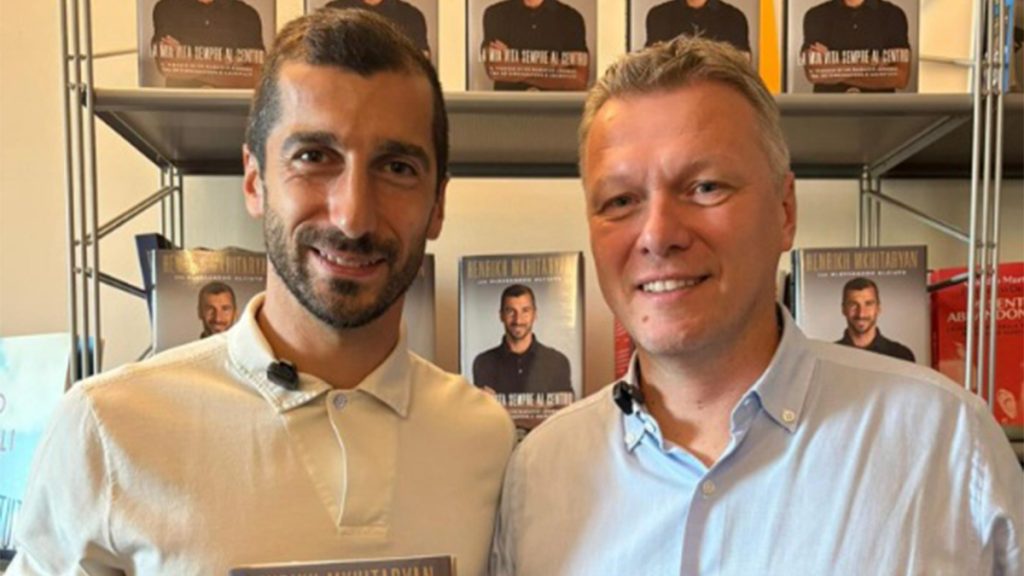 Mkhitaryan presenta il suo libro "La mia vita sempre al centro": il messaggio rivolto ai tifosi - FOTO 1 Mkhitaryan Alciato