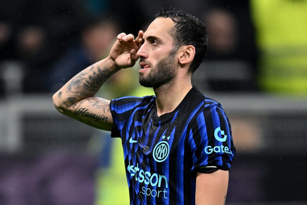 Calhanoglu Inter, risolto il problema alla mano: nel derby avrà un compito speciale 1 calhanoglu Inter Fiorentina 29 10 25
