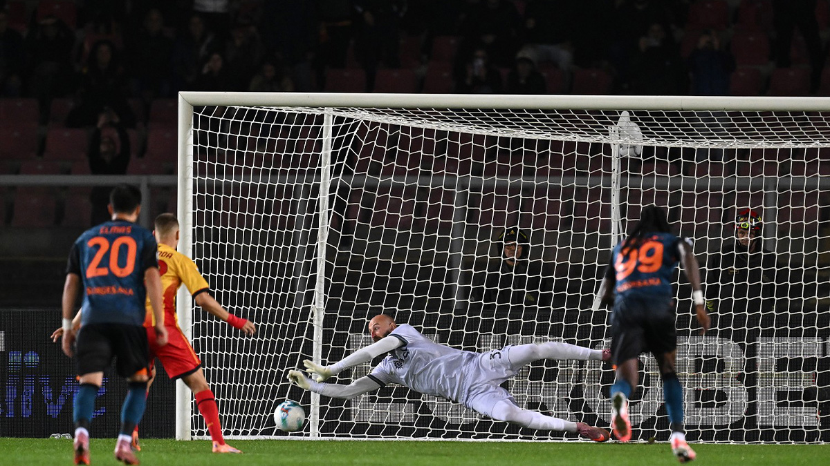 Lecce Napoli 0 1, vittoria sofferta per i partenopei: Camarda sbaglia il rigore! Ecco com’è andata Lecce Napoli 0 1, vittoria sofferta per i partenopei: Camarda sbaglia il rigore! Ecco com’è andata