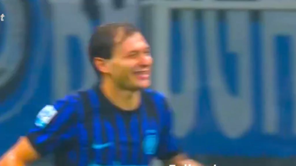 Gol Dimarco e gol Barella, uno-due in rapida successione e Cremonese al tappetto! L'Inter incanta San Siro 1 screen gol barella int cre