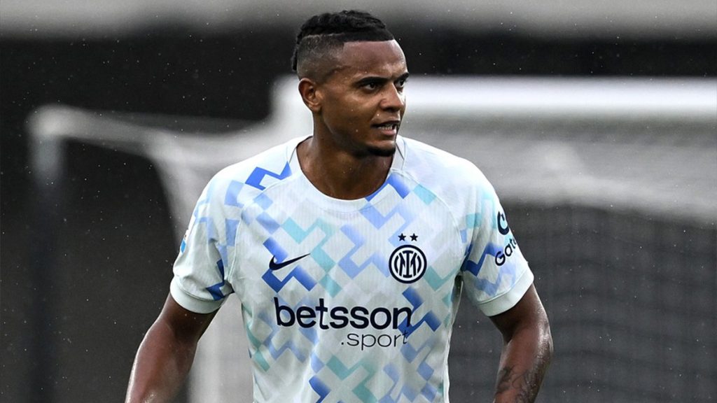 Akanji Verona Inter