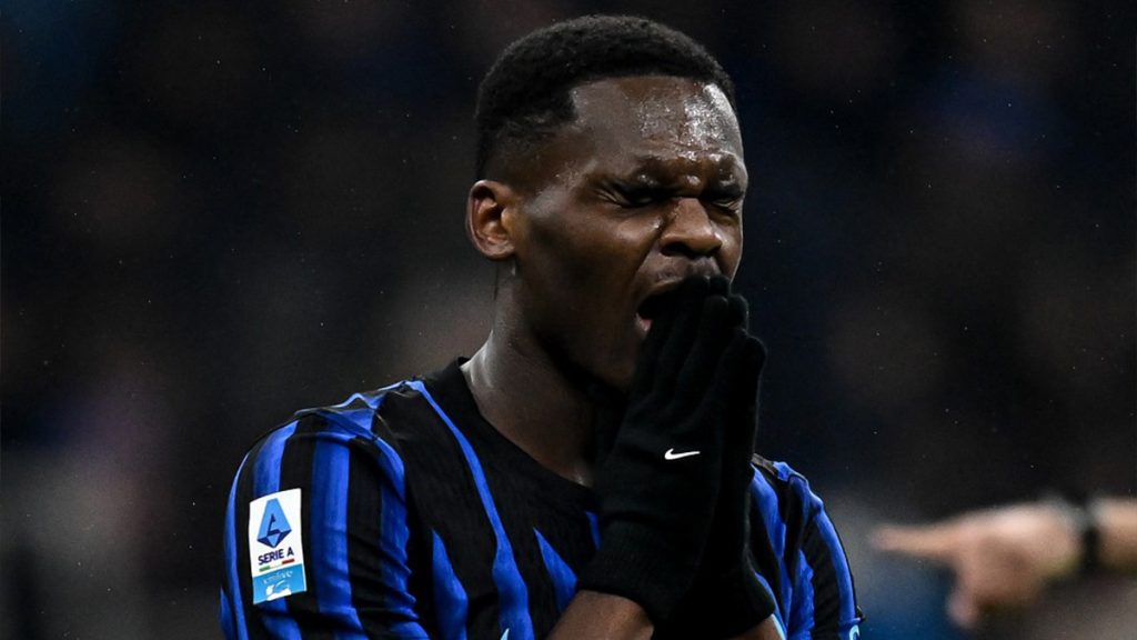 Infortunio Bonny, l'attaccante francese si accascia al suolo nel corso del secondo tempo di Inter Genoa: le condizioni 1 Bonny Inter Milan