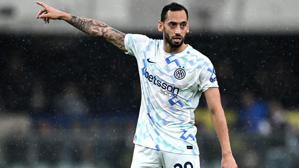 Calhanoglu Verona Inter