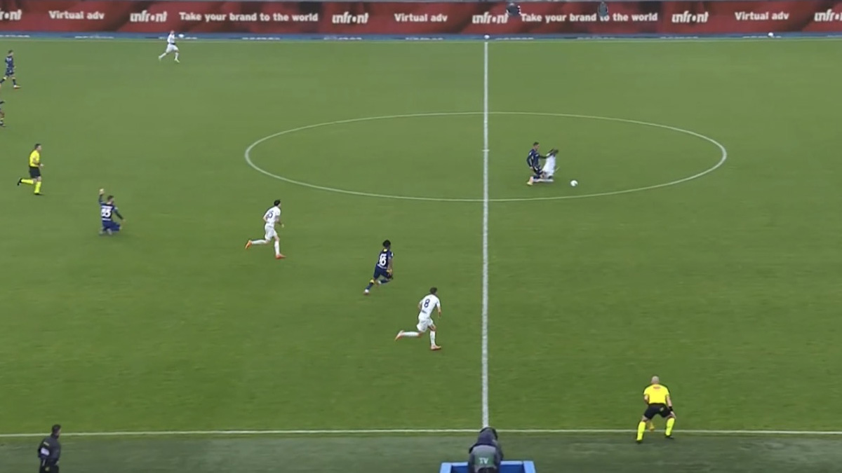 Moviola Verona Inter, manca il rosso a Bisseck? Marelli spiega: «Bisogna vederlo in dinamica, bisogna osservare che…»