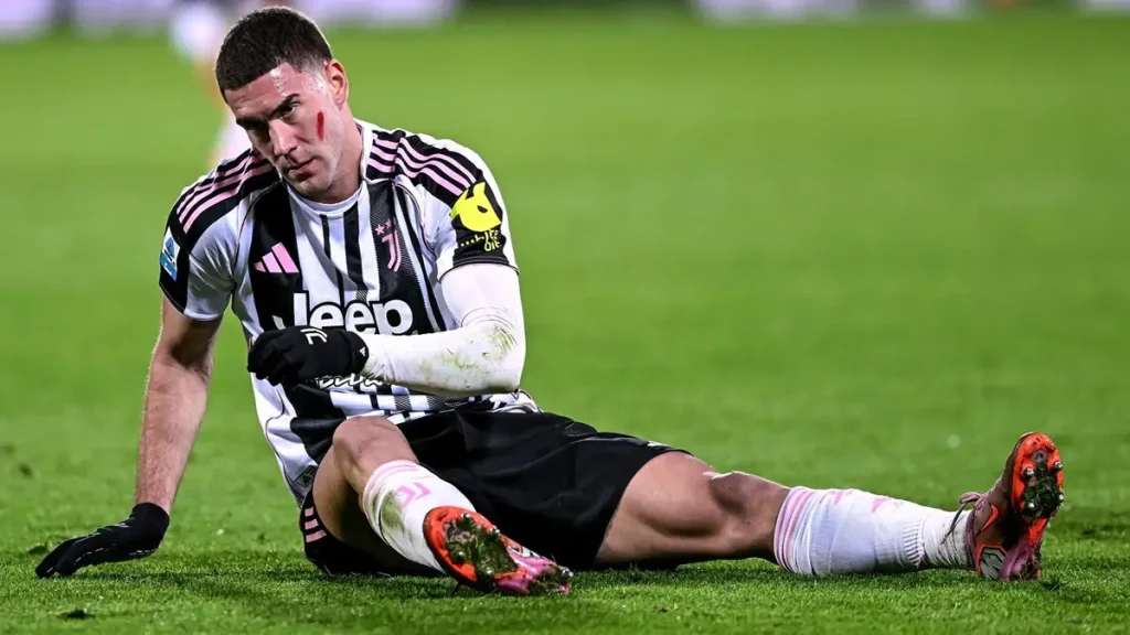 Infortunio Vlahovic, che tegola per la Juve: lo stop sarà più lungo del previsto! I tempi di recupero 1 Vlahovic