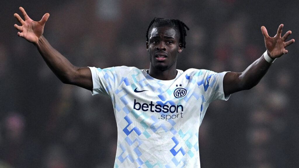 Bisseck a DAZN: «Abbiamo fatto bene anche nella sofferenza. Ruolo? Posso giocare anche trequartista!» 1 Bisseck Genoa Inter 2