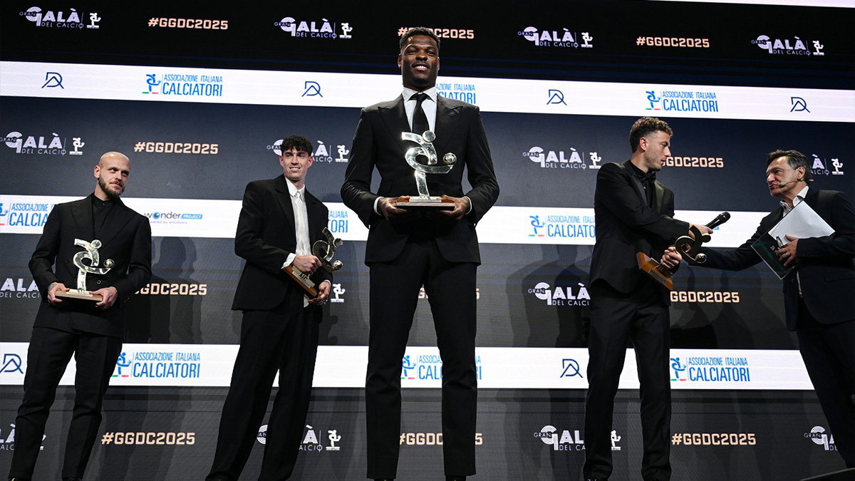 Dumfries dopo il Gran Galà del Calcio: «Onorato, grazie a tutti!». Poi il focus si sposta sul rientro dall’infortunio – FOTO