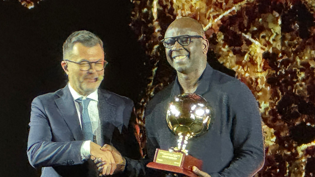 lilian thuram ritira il premio golden boy 2025 alla carriera non mi sarei mai aspettato di vedere i miei figli a questi livelli da marcus ho imparato una cosa