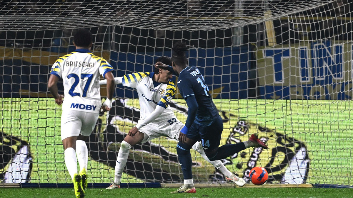 Parma Lazio 0 1, Sarri compie l’impresa in 9 uomini: partita folle al Tardini! Parma Lazio 0 1, Sarri compie l’impresa in 9 uomini: partita folle al Tardini!