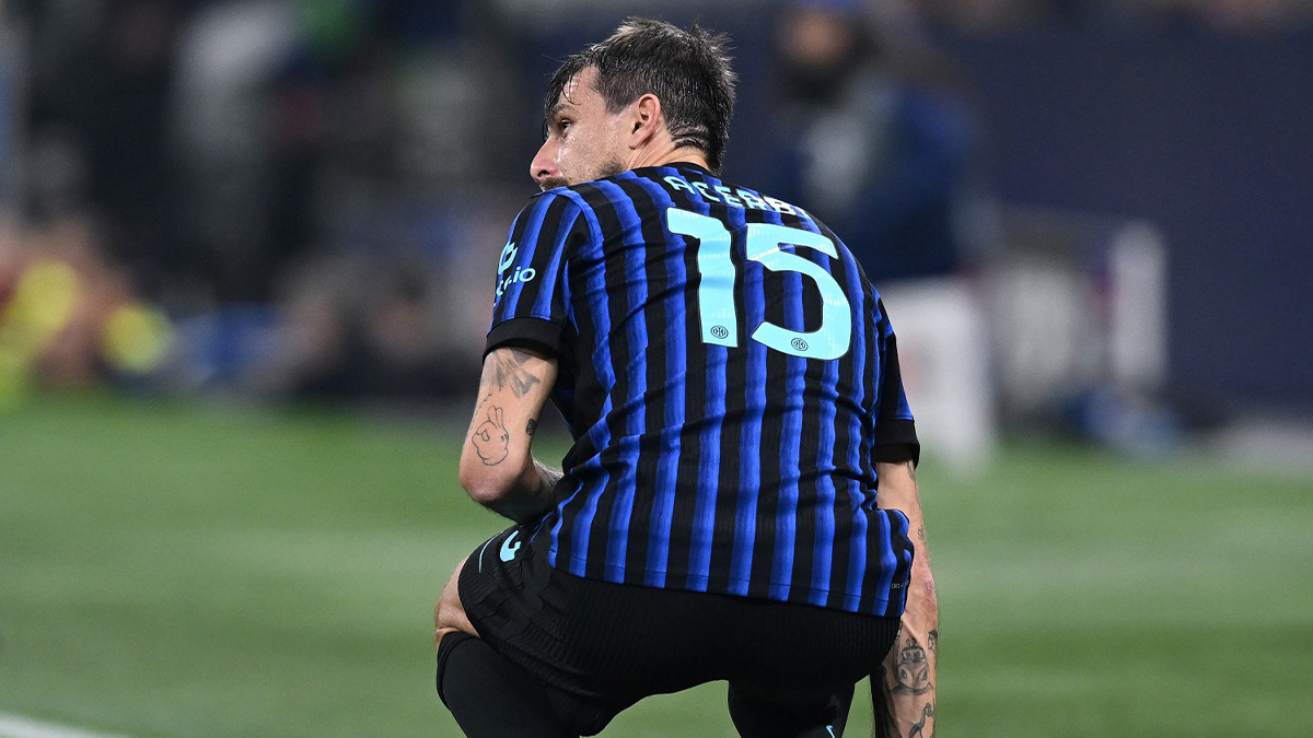 Infortunio Acerbi, altro che inizio 2026: il rientro del difensore può slittare ancora più avanti! Il motivo