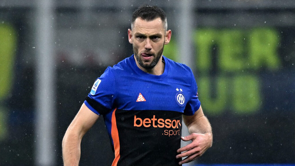 De Vrij ringrazia Koeman: «Felice della fiducia in Nazionale nonostante lo scarso impiego all'Inter. Lui sa questa cosa» 1 De Vrij Inter Pisa