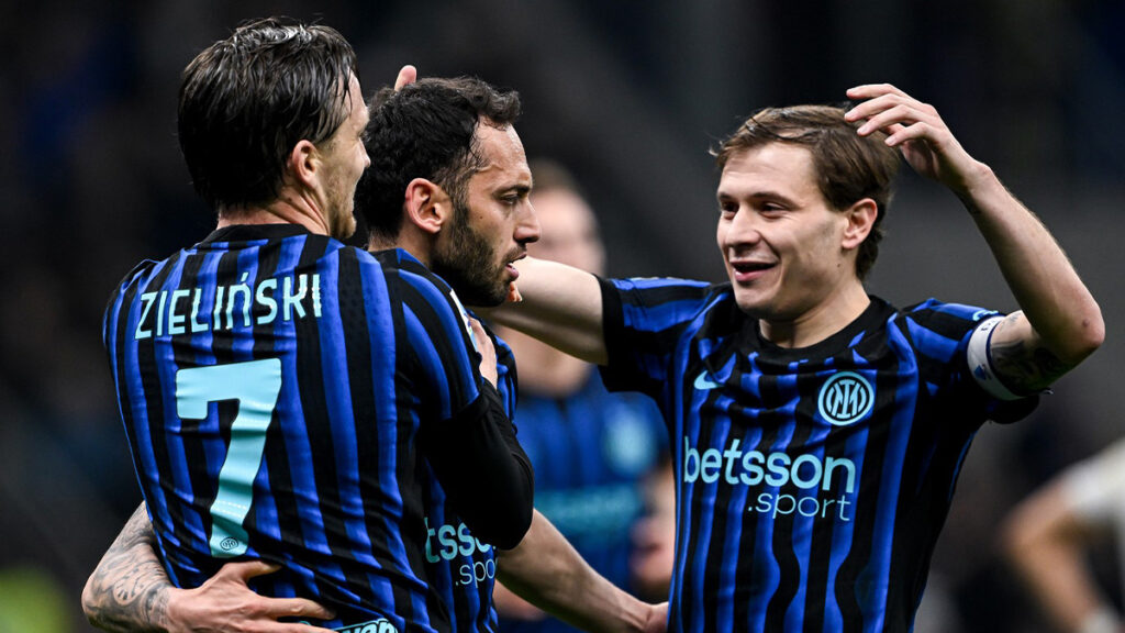 Scudetto Inter, sono ben sette i motivi per crederci: la classifica, il calendario, il gruppo e non solo... 1 Calhanoglu Zielinski Barella