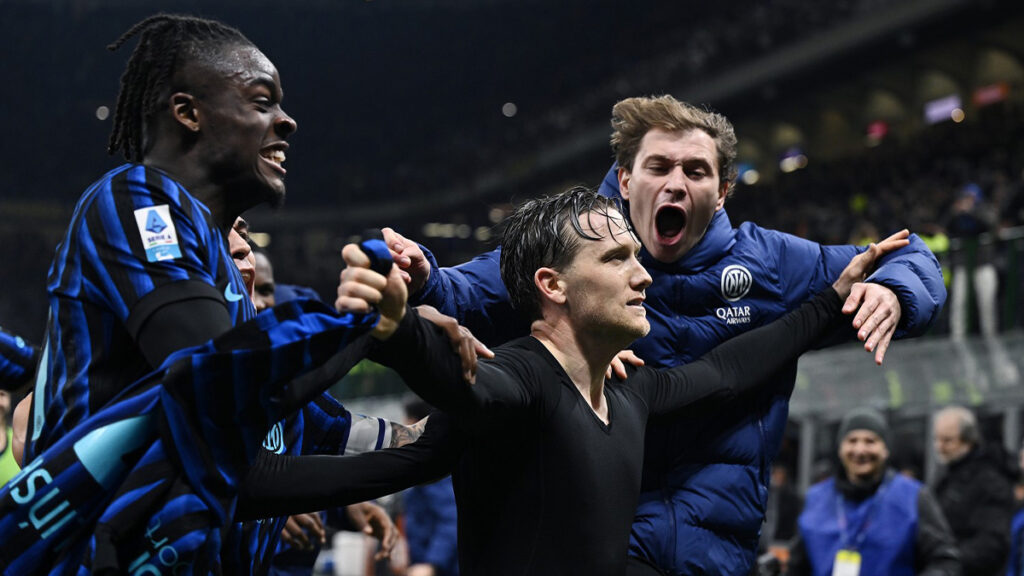 Inter Juve, veleni a San Siro: i nerazzurri scappano verso lo scudetto, ma i bianconeri gridano allo scandalo per l'abbaglio di La Penna su Bastoni 1 Zielinski Barella Bisseck