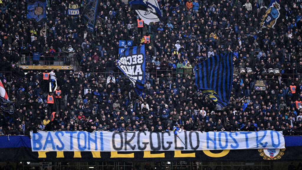 Striscione Bastoni tifosi inter