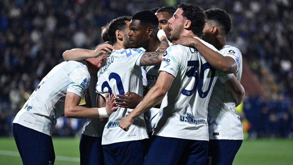 Como Inter, il BordoCam di DAZN: Chivu e il cuore nerazzurro. Il dietro le quinte della vittoria del Sinigaglia 1 esultanza gol Dumfries Como Inter 1