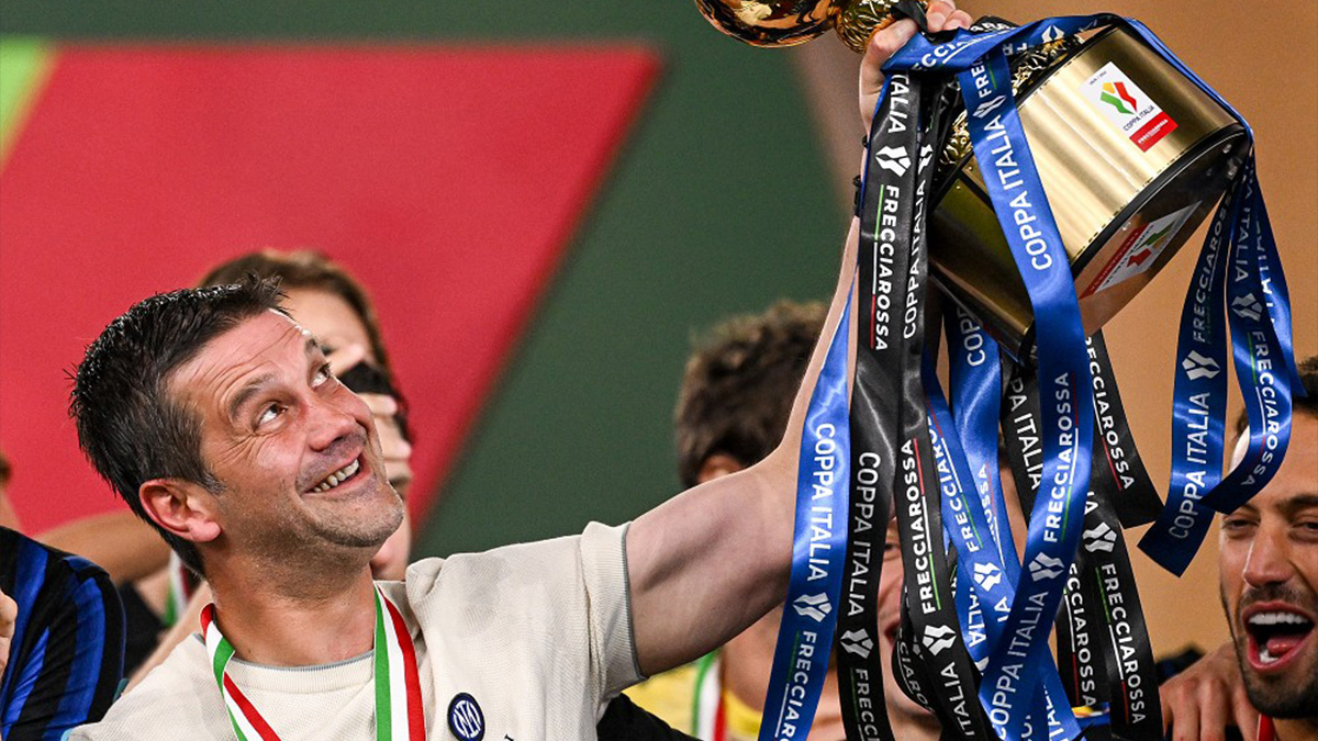 Chivu a Mediaset: «Ho un gruppo di uomini veri, do il mio massimo per loro. Ci sono margini di miglioramento, come in Champions. Mondiale per club fondamentale» 26 Chivu trofeo Coppa Italia 25 26 1
