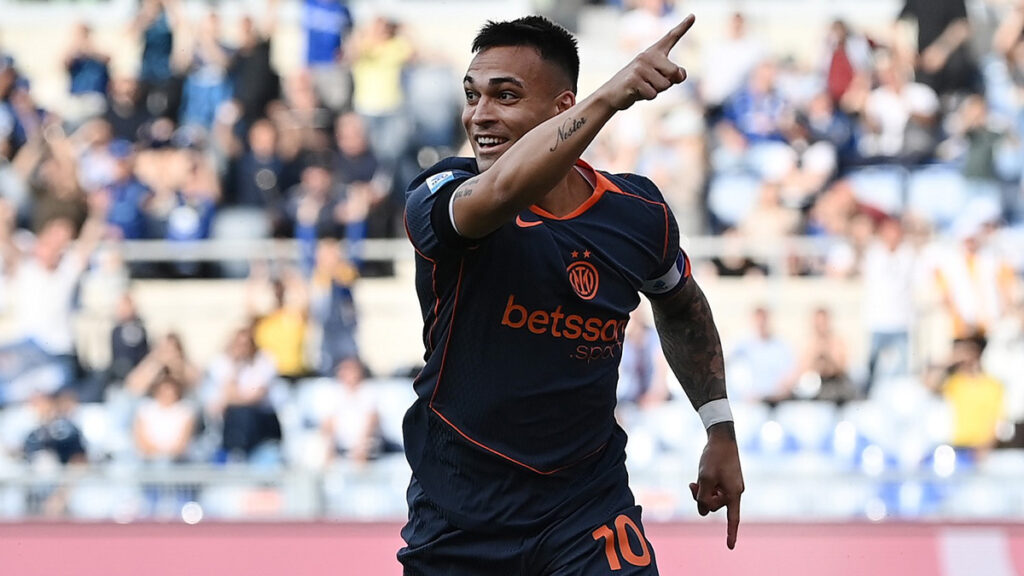 Lautaro Martinez a Dazn: «Record di Meazza? Per me è un grande orgoglio. Ecco cosa ho detto a Mosconi» 1 L'attaccante dell'Inter, Lautaro Martinez, esulta dopo un gol