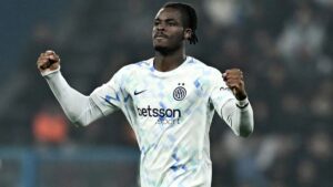 Mercato Inter, il Bayern Monaco piomba su Bisseck: i nerazzurri studiano le alternative e spuntano due nomi