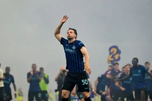 Carlos Augusto via, scambio con il Napoli: Chivu pesca il jolly
