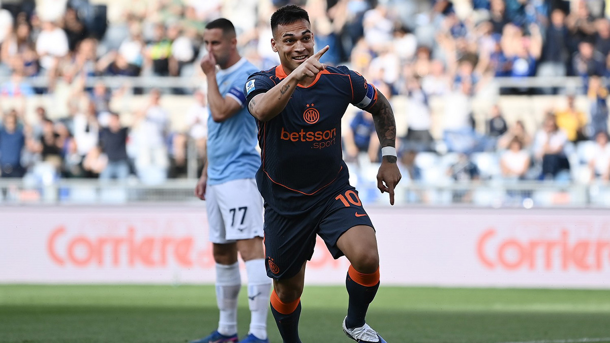 Lazio Inter LIVE 0-2: brutto fallo di Romagnoli su Bonny, espulso 26 L'esultanza di Lautaro Martinez dopo il suo gol in Lazio Inter
