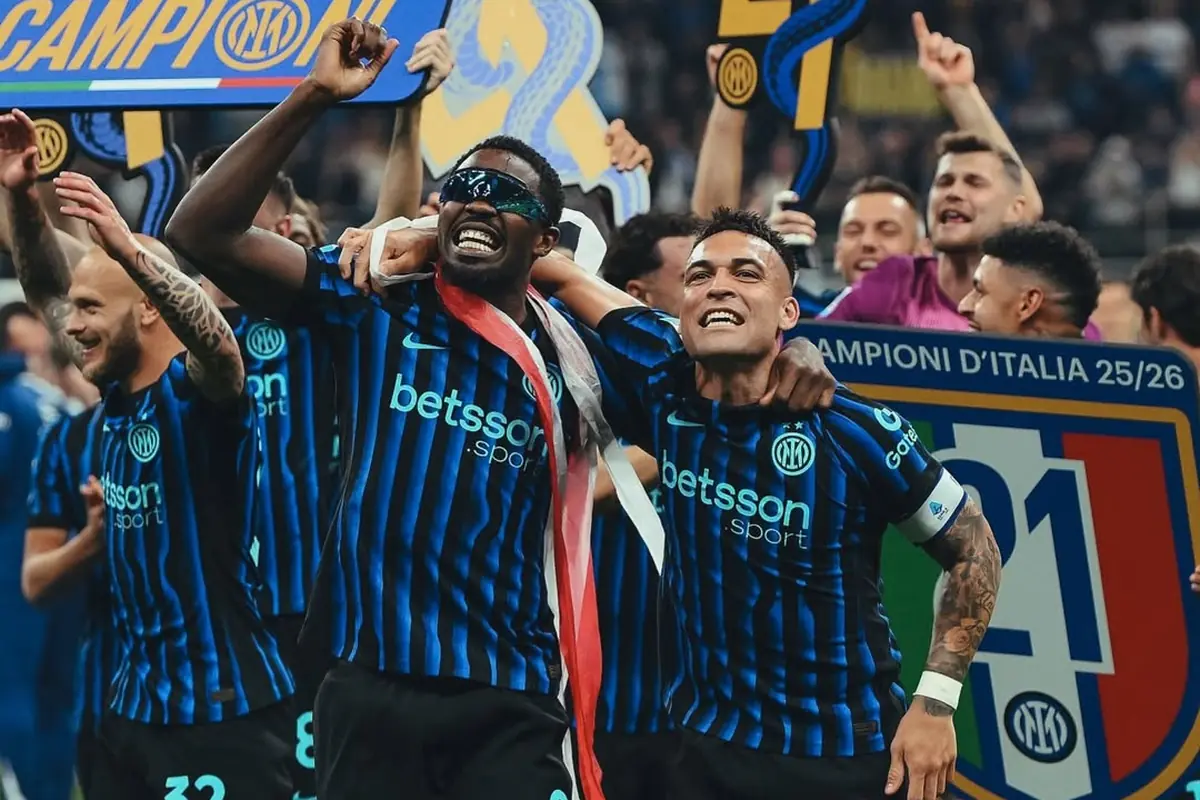 Thuram torna a fare gola: Chivu teme l'offerta irrinunciabile 27 Thuram e Lautaro festeggiano lo scudetto