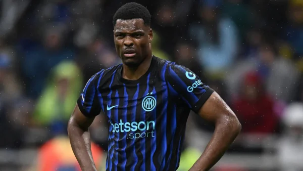 Denzel Dumfries, esterno, faccia imbronciata