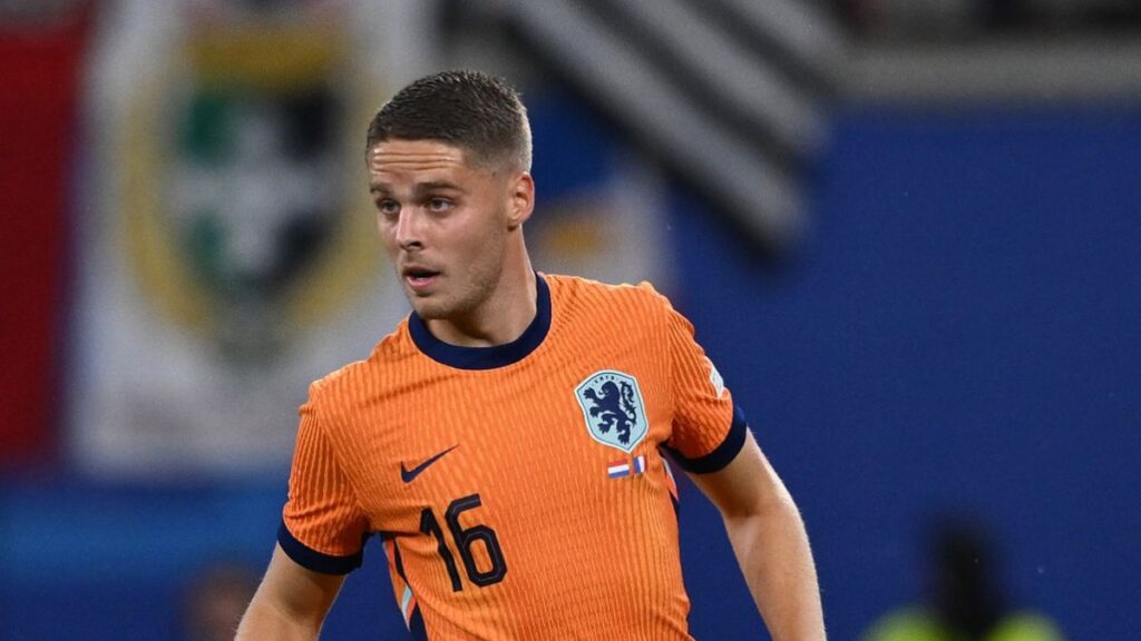 Spunta Joey Veerman per l'Inter: il regista del PSV entra nel mirino nerazzurro. C'è l'ok di Chivu 1 Veerman