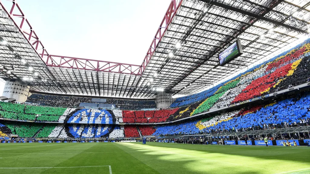Coreografia Inter San Siro tricolore