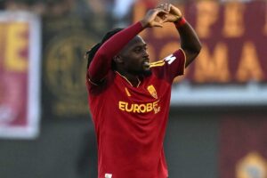 Manu Koné doppietta, il calcio sa essere crudele: i tifosi della Roma sfottono gli interisti tirando in ballo il mercato