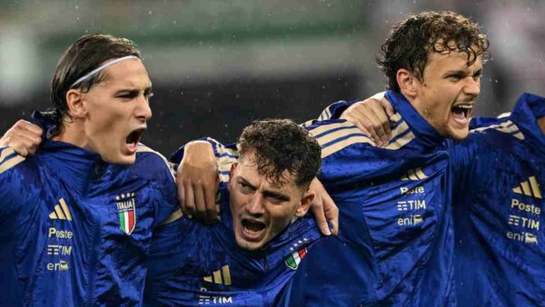Sebastiano e Pio Esposito inno Italia per calcio