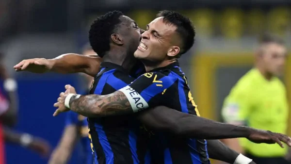 Thuram Lautaro abbraccio Inter Napoli