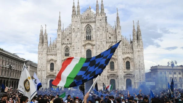 Tifosi Inter Piazza Duomo