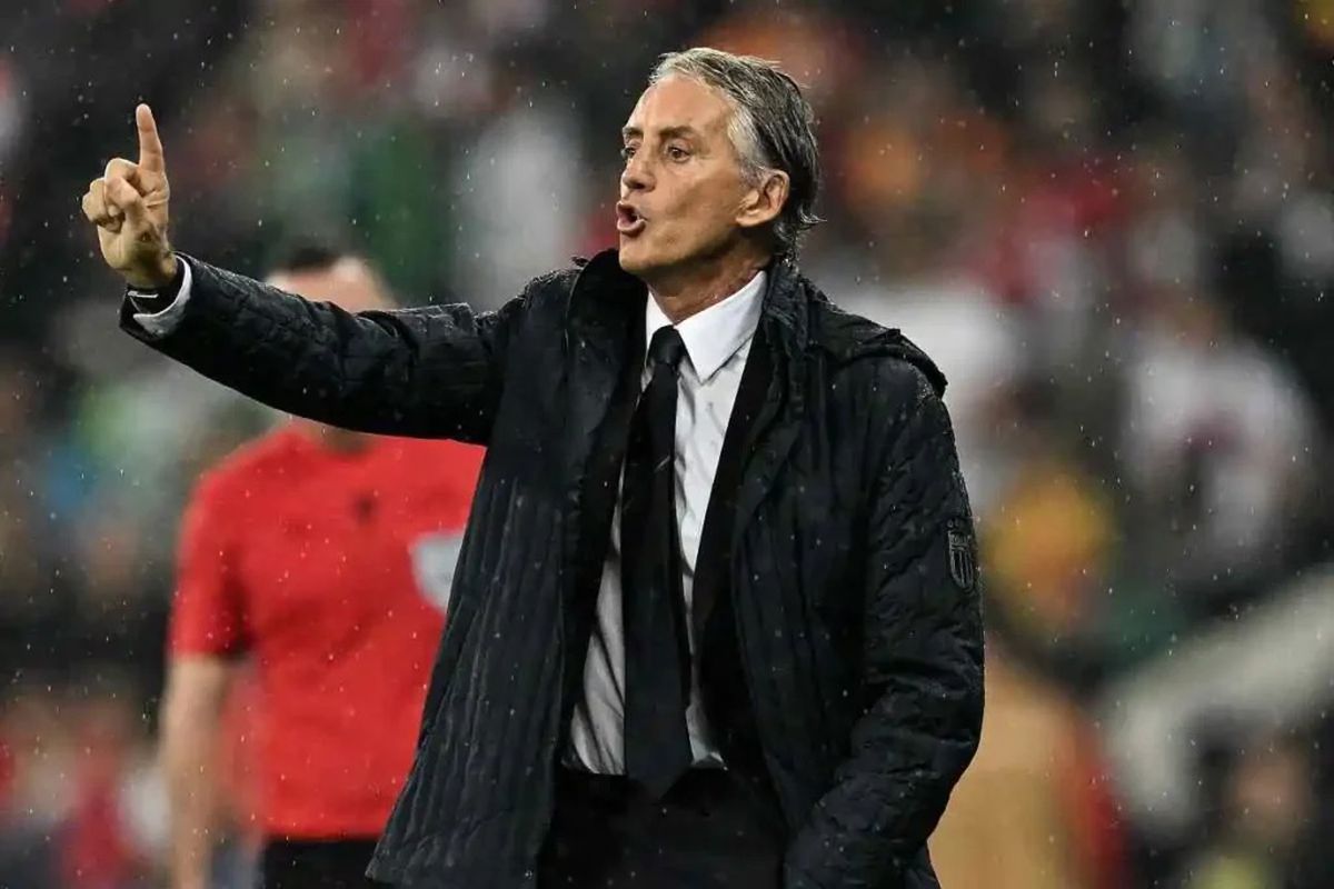 inter fiorentina spettatore speciale a san siro mancini osserva gli azzurri i nomi sul taccuino da Internews24.com inter fiorentina spettatore speciale a san siro mancini osserva gli azzurri i nomi sul taccuino